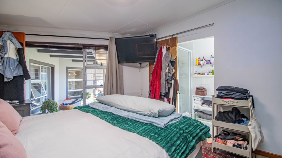 5 Bedroom Property for Sale in Fraaiuitsig Western Cape